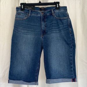 NWT Curve Appeal Bermuda Shorts. Size 12 or 31.